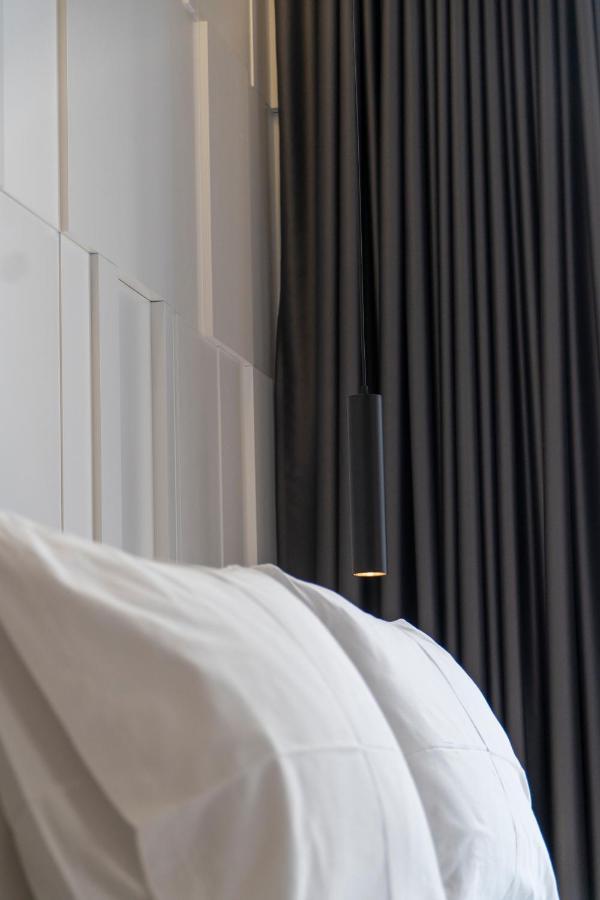 Center Hotel Sarande Bagian luar foto