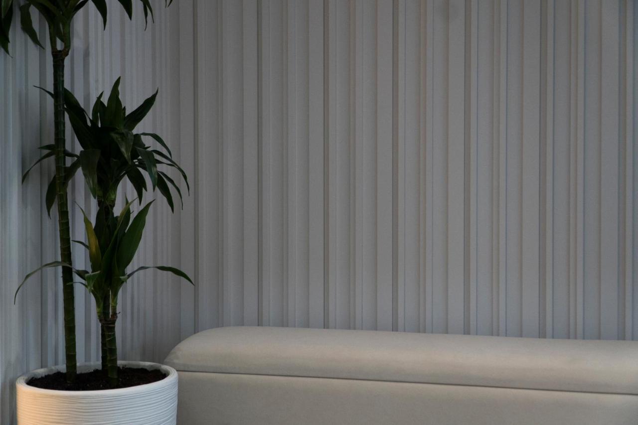 Center Hotel Sarande Bagian luar foto