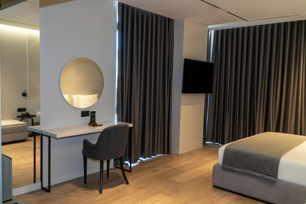 Center Hotel Sarande Bagian luar foto