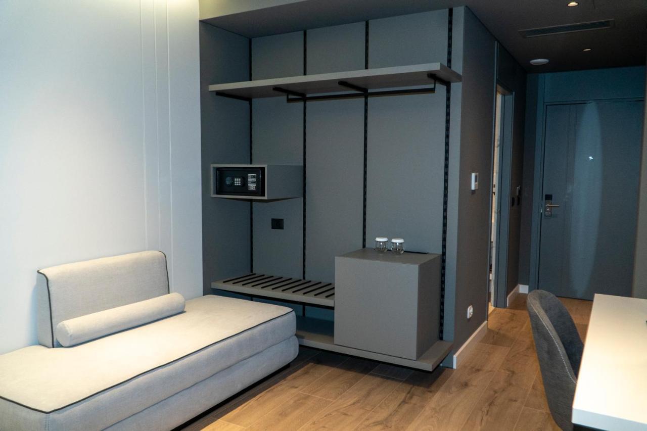 Center Hotel Sarande Bagian luar foto