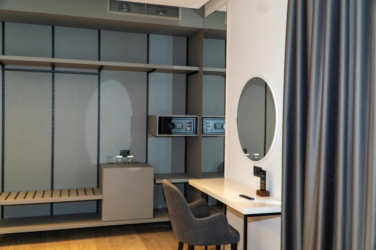 Center Hotel Sarande Bagian luar foto