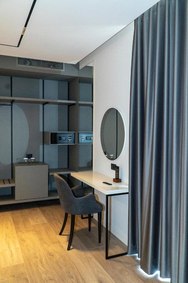 Center Hotel Sarande Bagian luar foto