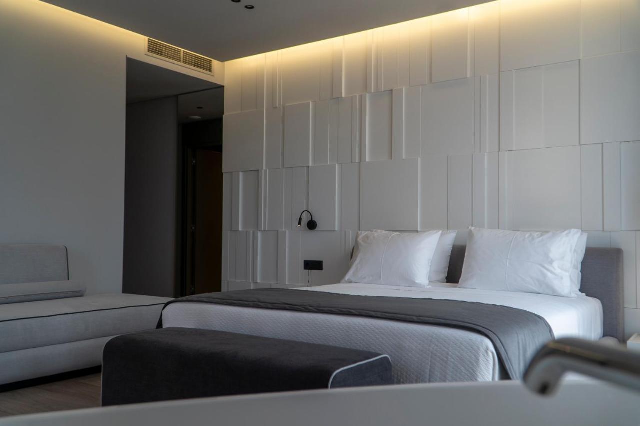 Center Hotel Sarande Bagian luar foto