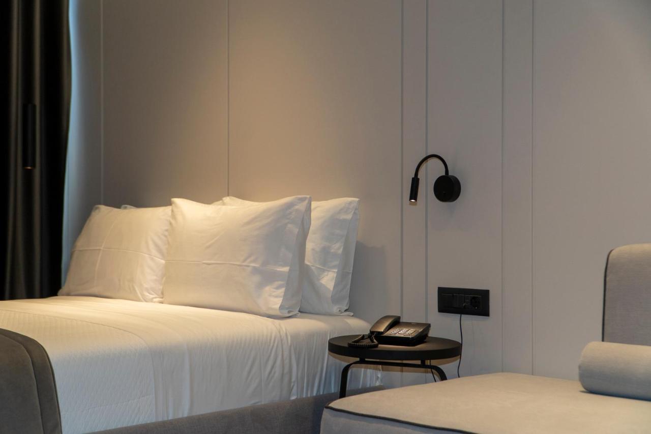 Center Hotel Sarande Bagian luar foto