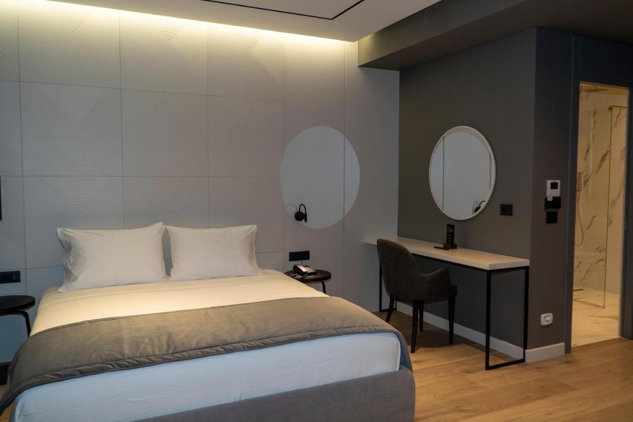 Center Hotel Sarande Bagian luar foto