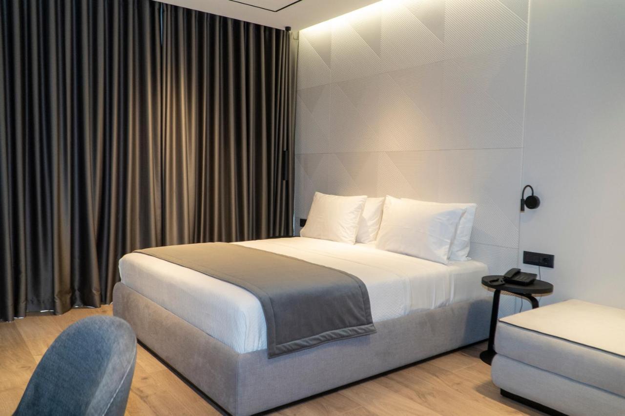 Center Hotel Sarande Bagian luar foto
