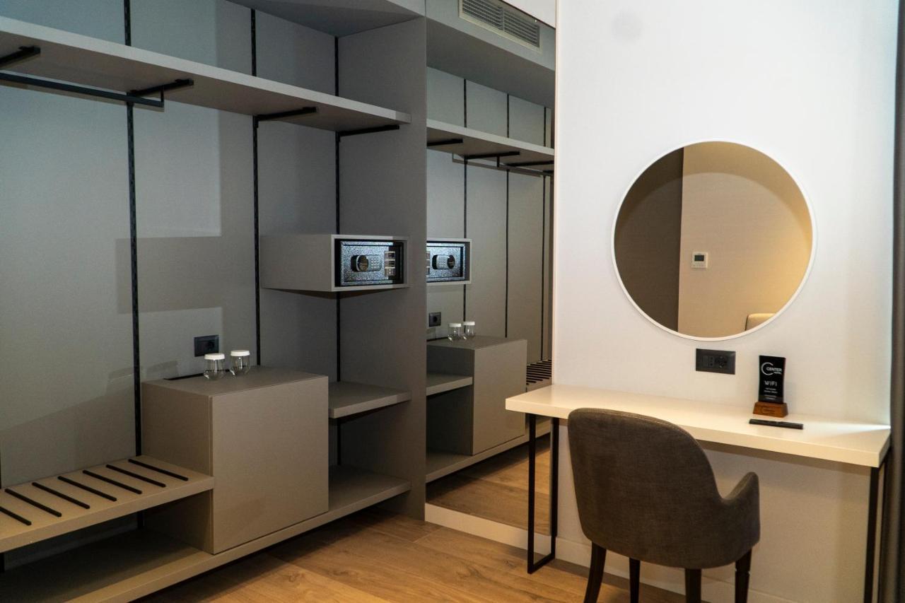Center Hotel Sarande Bagian luar foto
