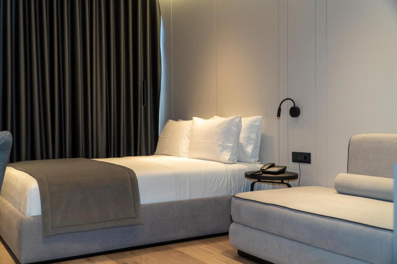 Center Hotel Sarande Bagian luar foto