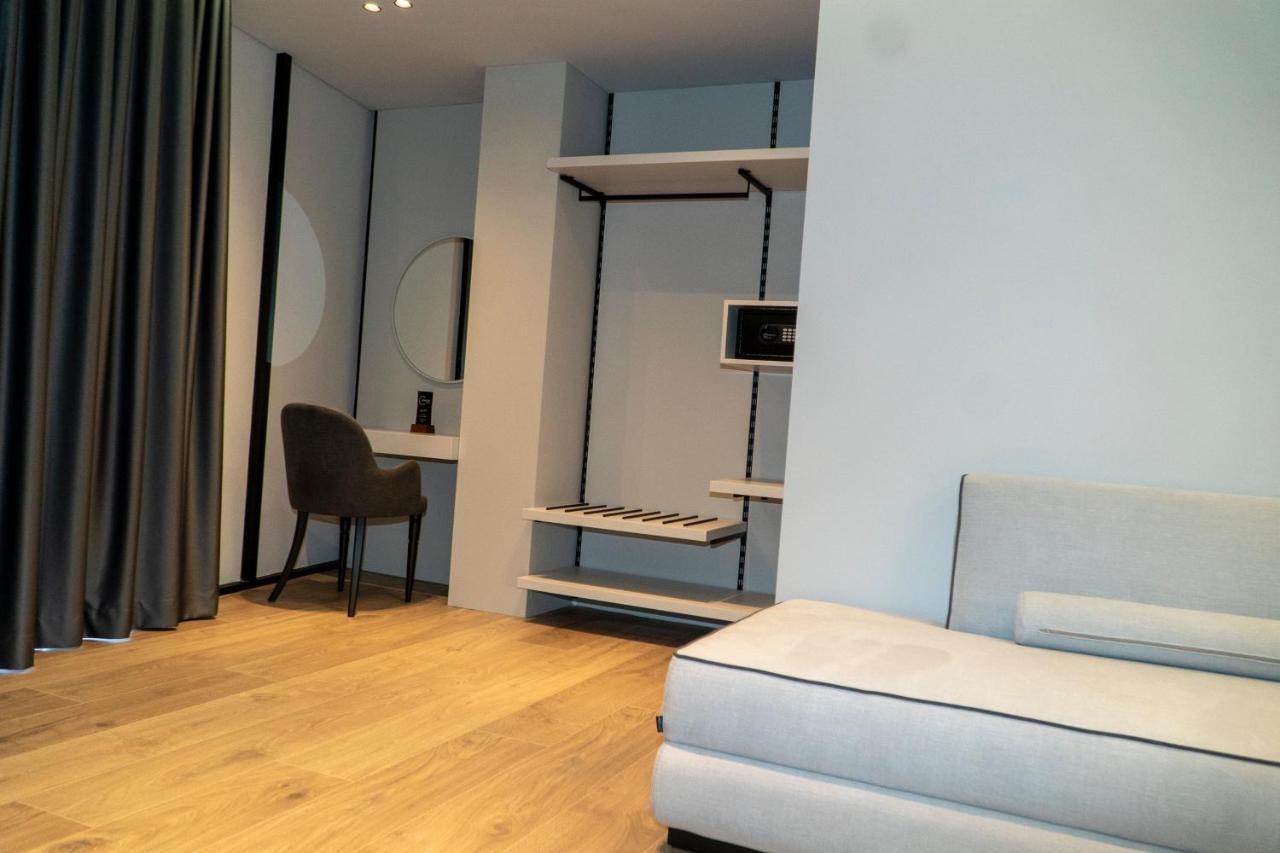 Center Hotel Sarande Bagian luar foto