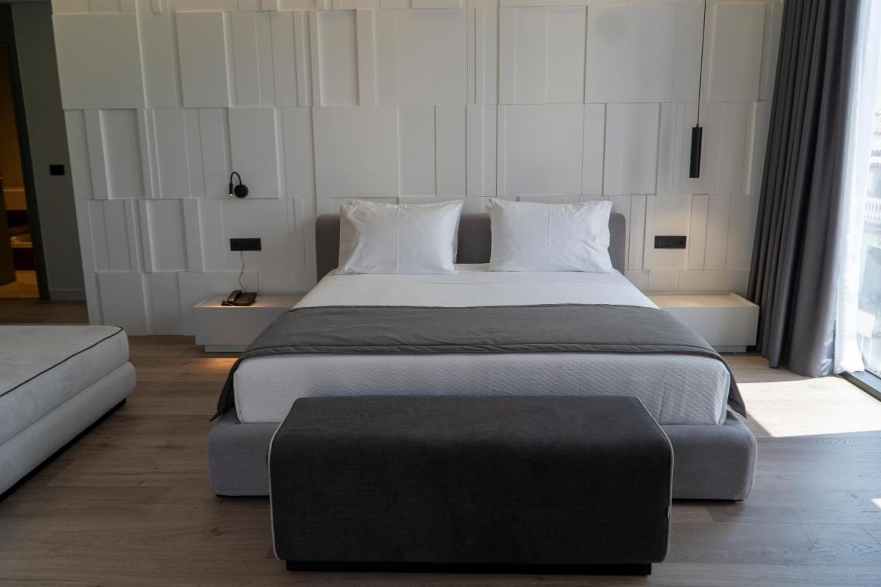 Center Hotel Sarande Bagian luar foto