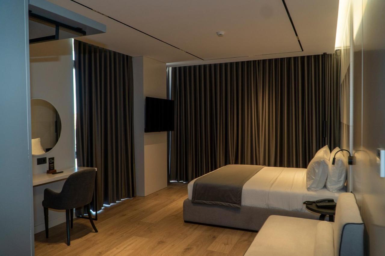 Center Hotel Sarande Bagian luar foto