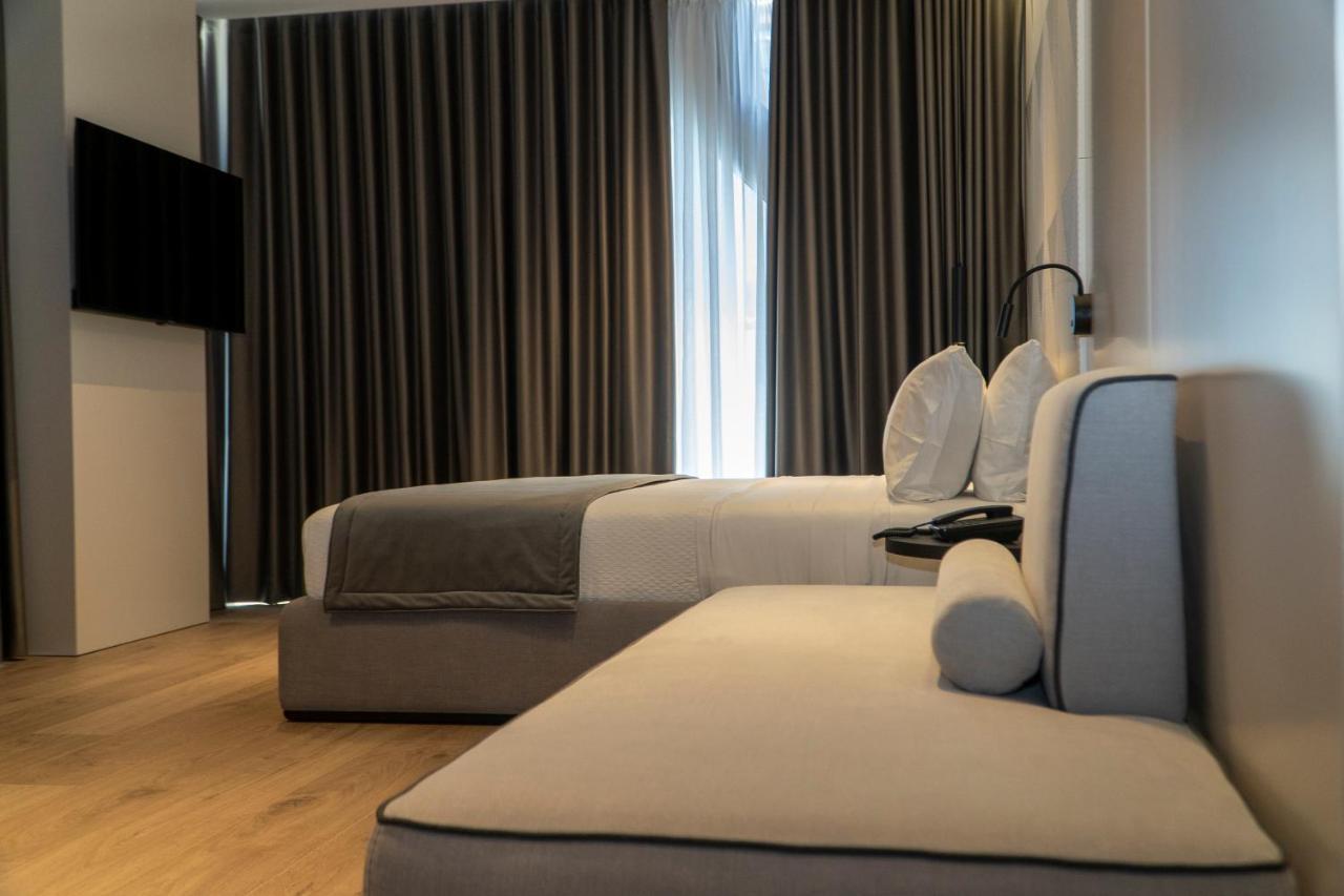 Center Hotel Sarande Bagian luar foto