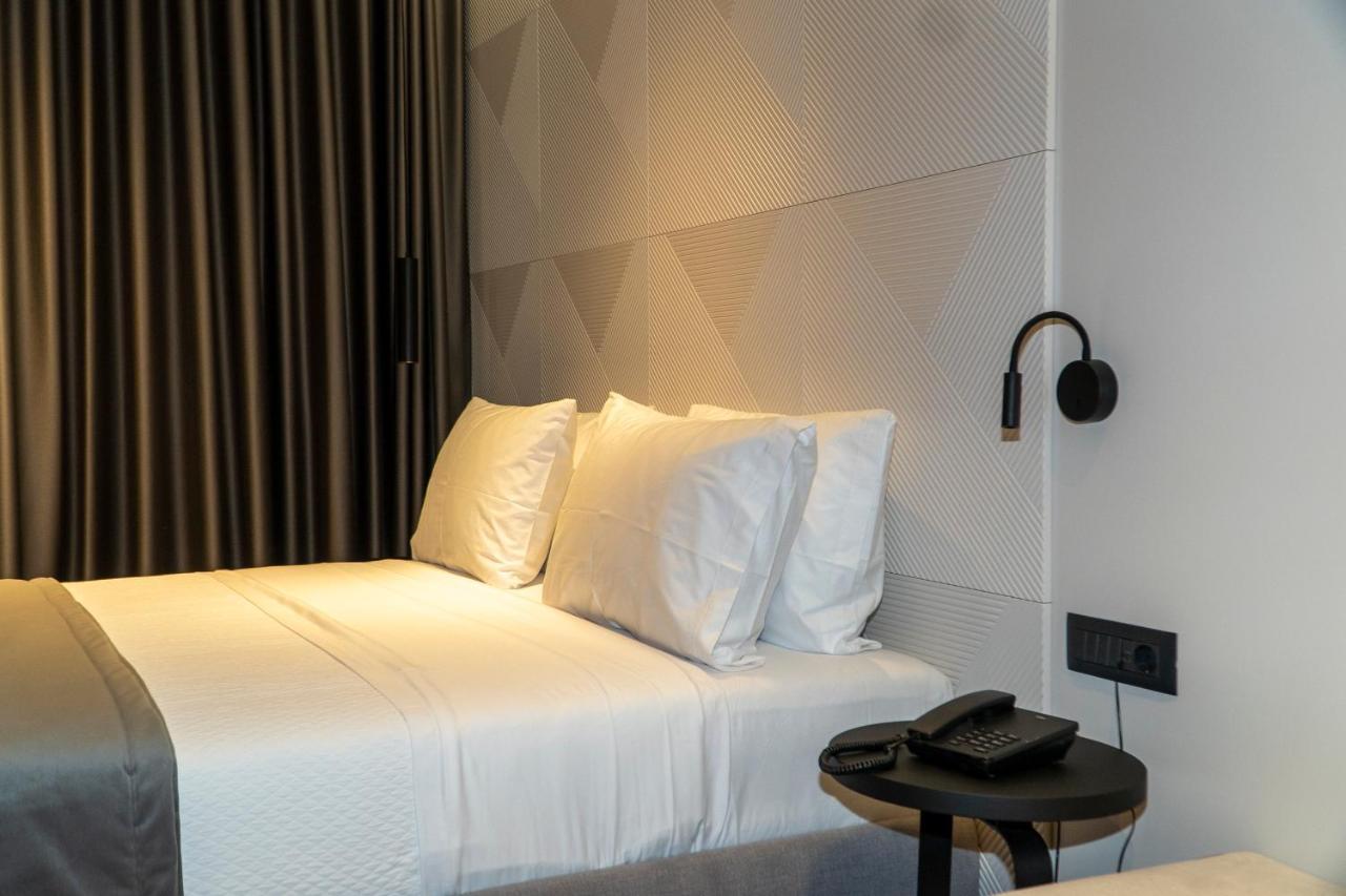Center Hotel Sarande Bagian luar foto