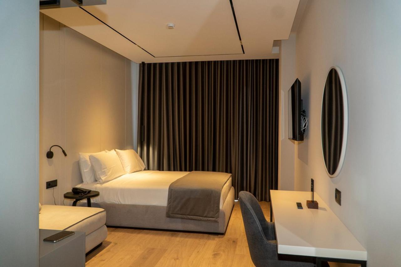 Center Hotel Sarande Bagian luar foto