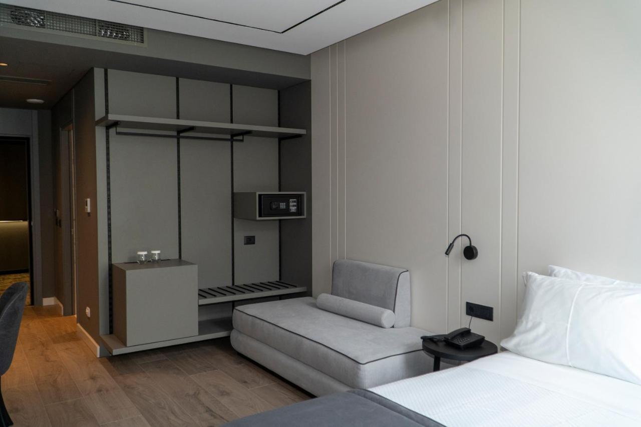 Center Hotel Sarande Bagian luar foto