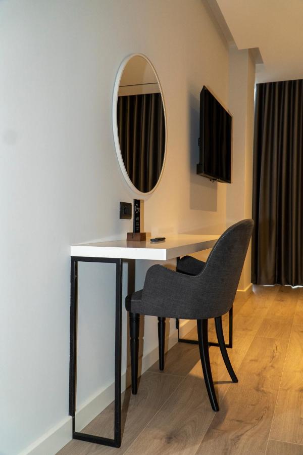 Center Hotel Sarande Bagian luar foto