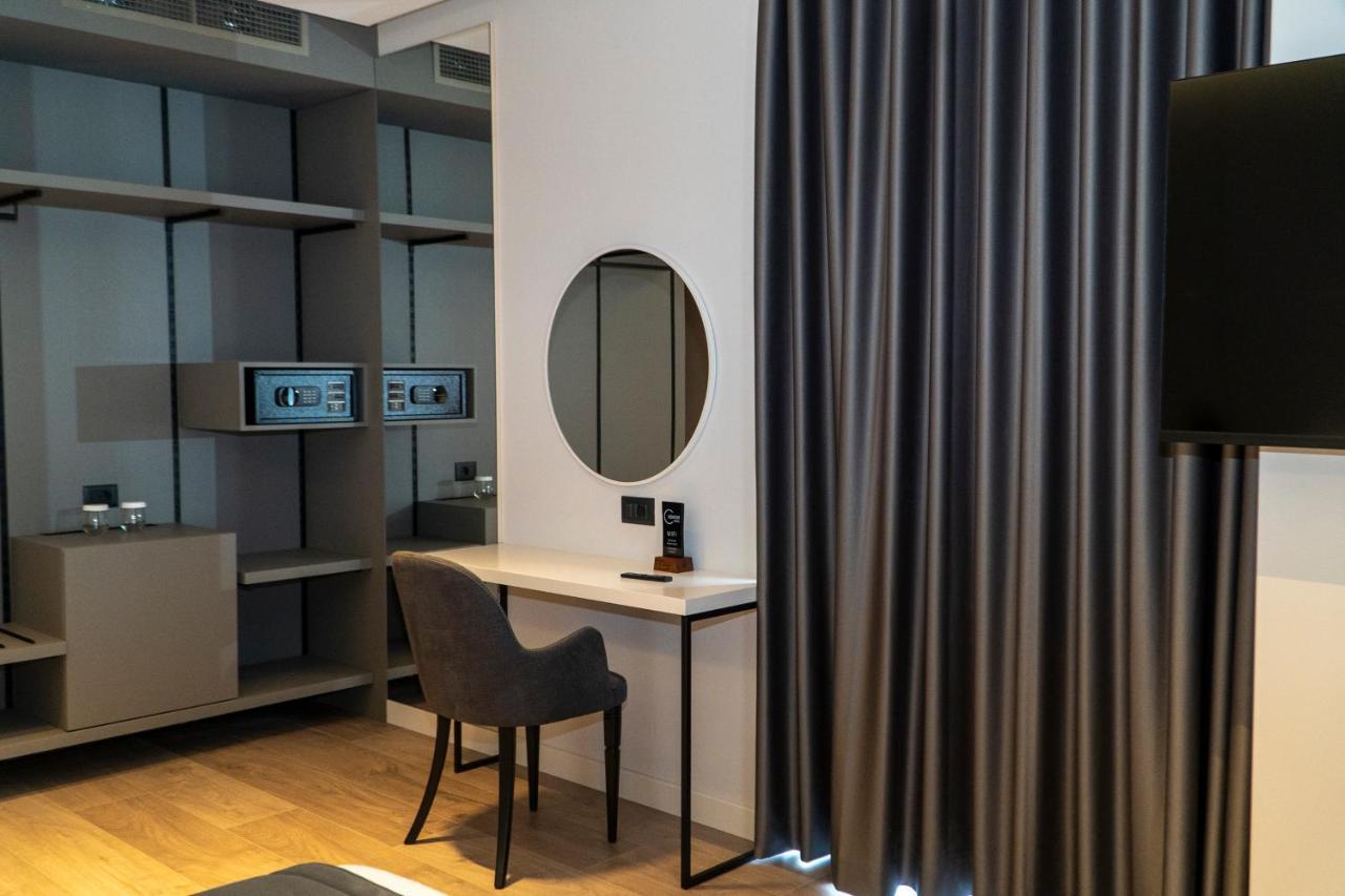 Center Hotel Sarande Bagian luar foto
